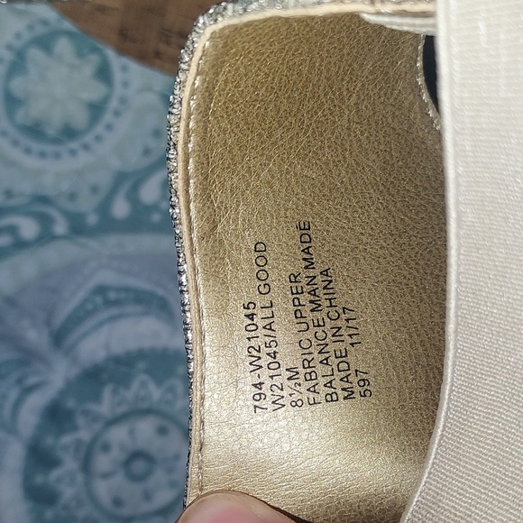 White Mountain All Good Wedge Sandals - Picture 8 of 9